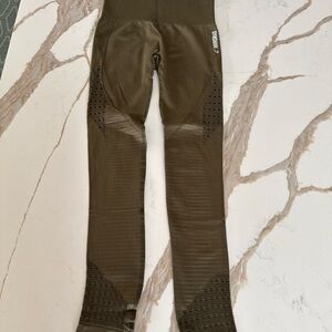 Gymshark Seamless Perforated Leggings Olive Green Women’s XS–S (12” Waist)